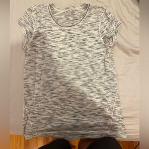 lululemon size six short sleeve top in the heather pattern